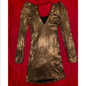 Gold Mid-sleeve/Mid-length Bodycon Dress.